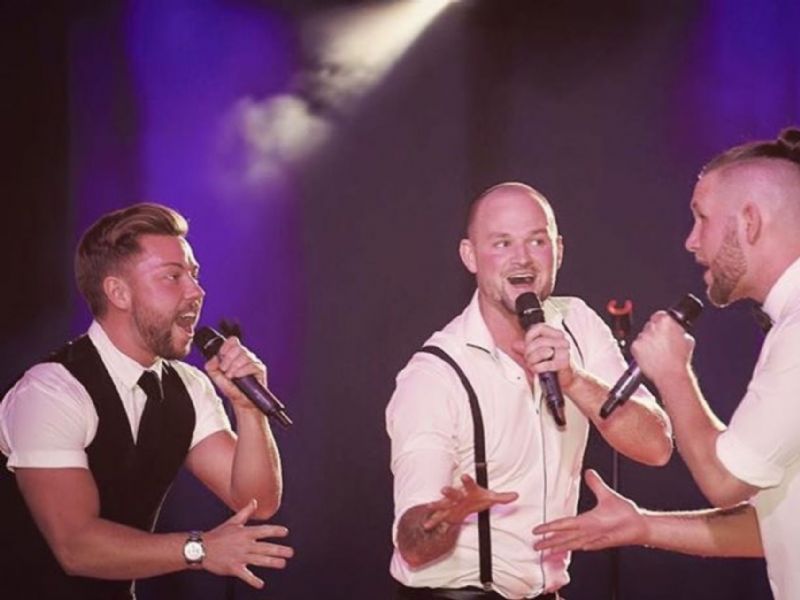 the fantastic singing waiters